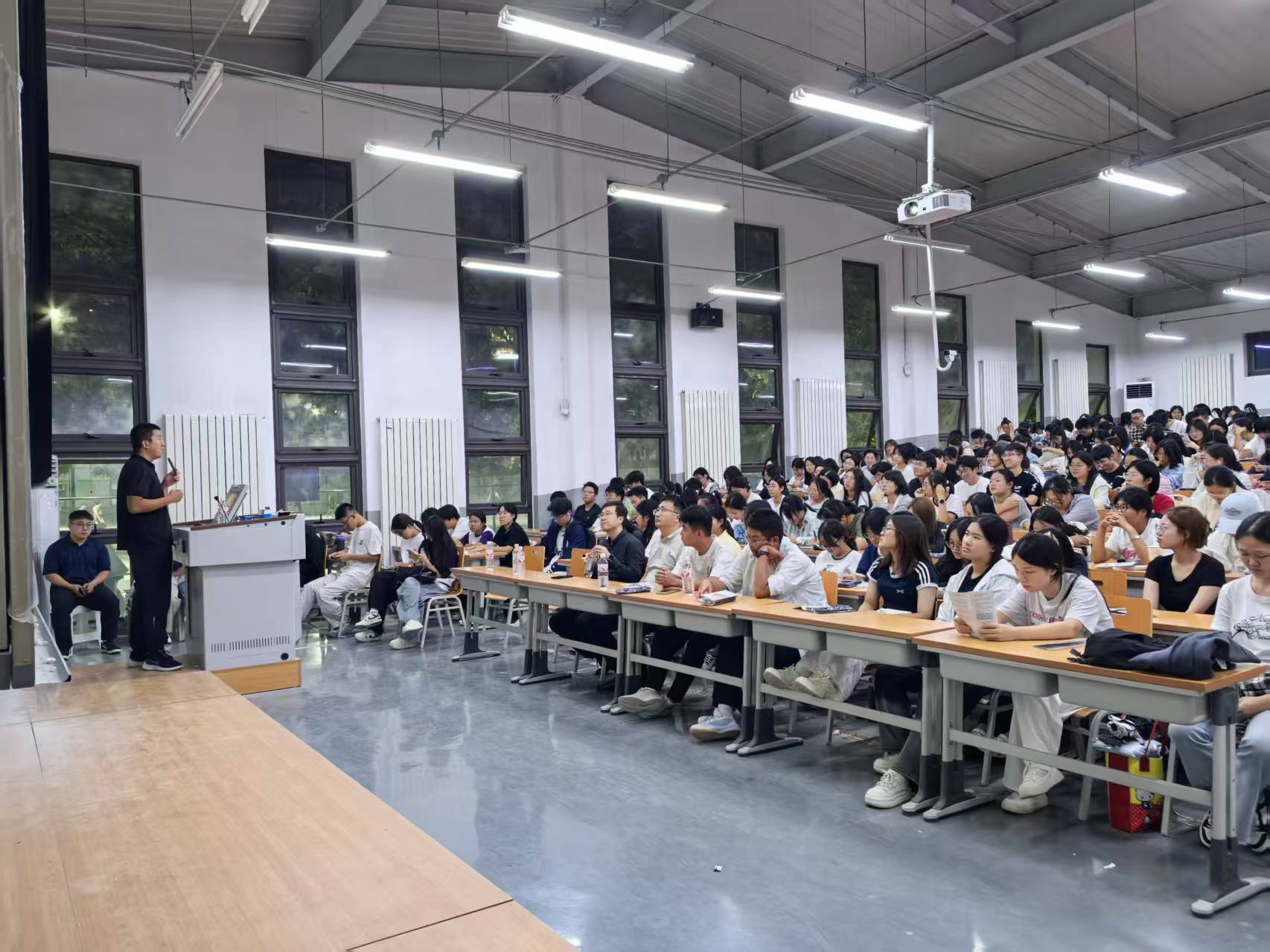 1759214321356002246.jpg 2.jpg